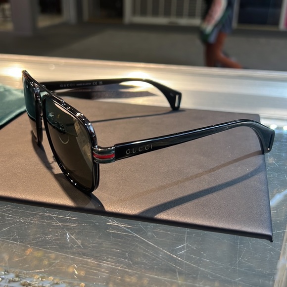 Gucci glasses new model dad bought them and just doesn’t like the way they fit - Picture 6 of 11